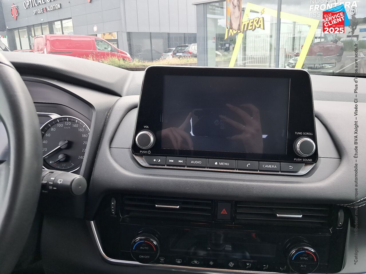 Véhicule d'occasion NISSAN QASHQAI 1.3 MILD HYBRID 140CH ACENTA 2022 chez Nissan Qashqai occasion