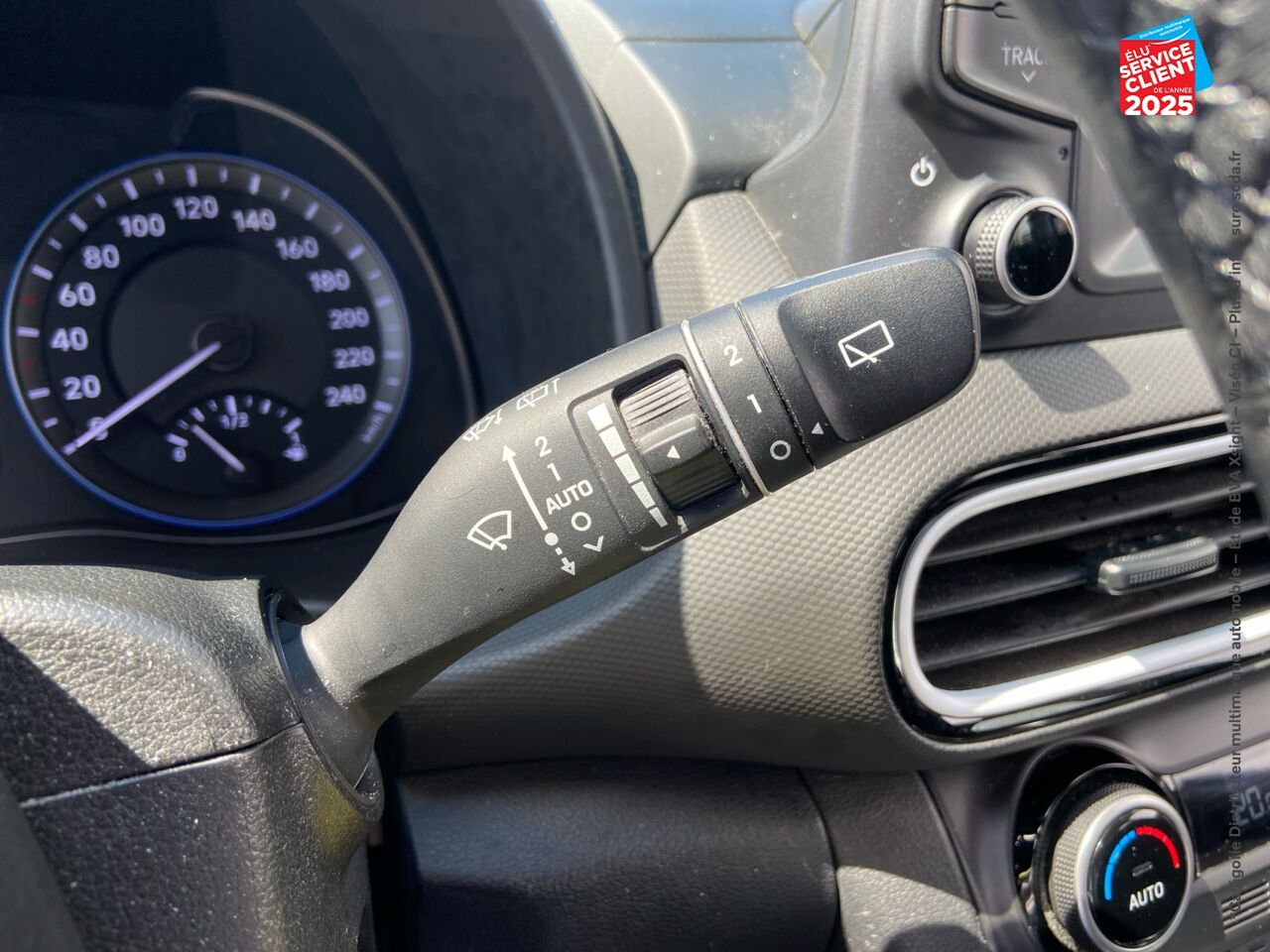 Véhicule d'occasion HYUNDAI KONA 1.6 GDI 141CH HYBRID INTUITIVE DCT-6 CAMERA chez Hyundai Epernay