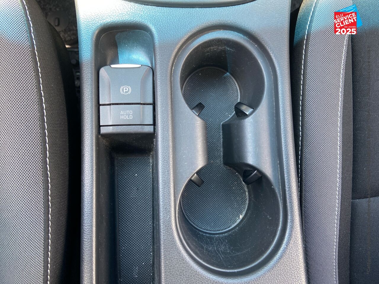 Véhicule d'occasion HYUNDAI KONA 1.6 GDI 141CH HYBRID INTUITIVE DCT-6 CAMERA chez Hyundai Epernay