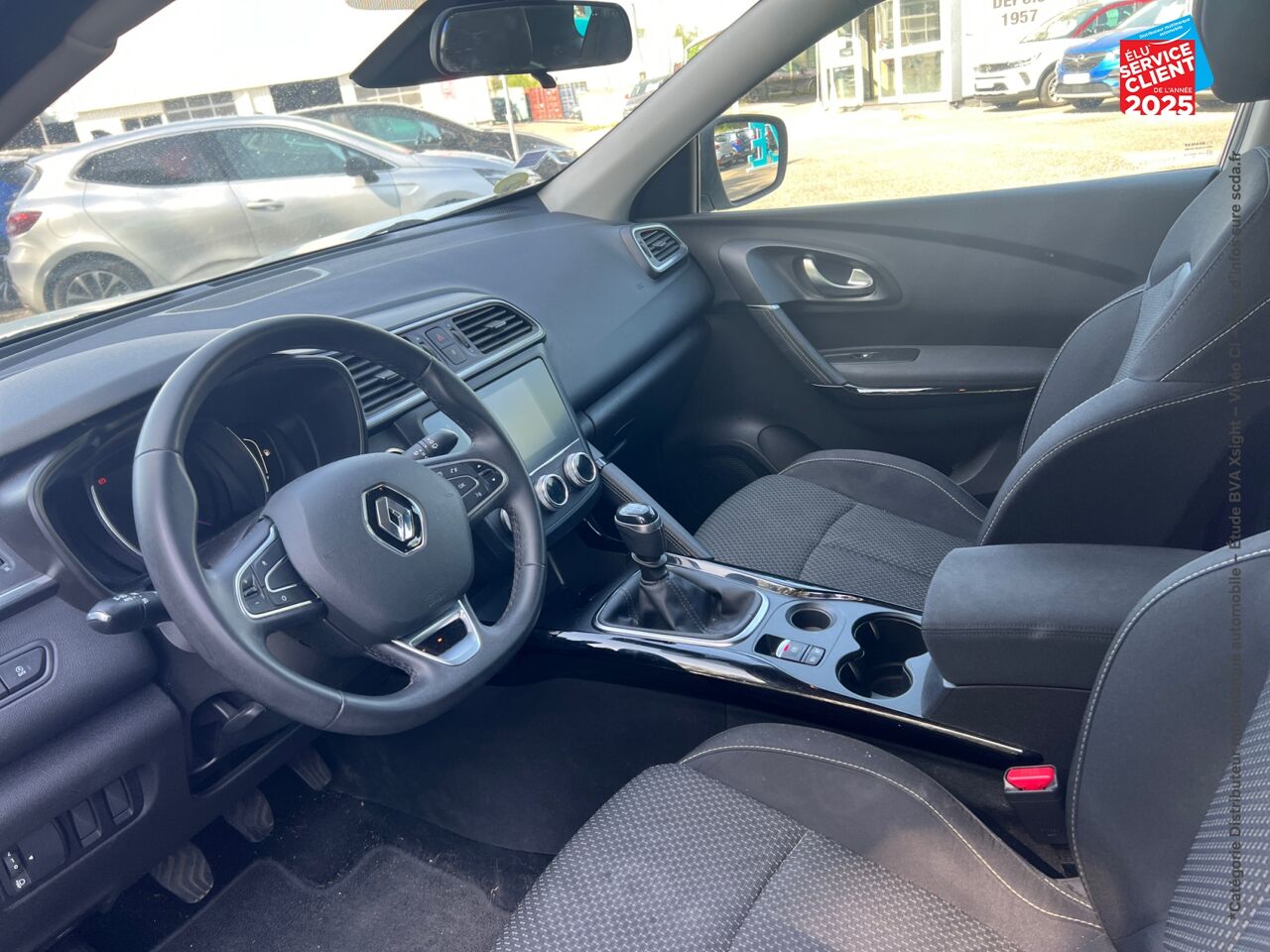 Véhicule d'occasion RENAULT KADJAR 1.5 BLUE DCI 115CH TEAM RUGBY GPS chez Renault Saint-Louis
