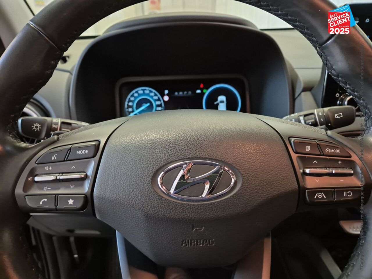 Véhicule d'occasion HYUNDAI KONA 1.6 GDI 141CH HYBRID CREATIVE DCT-6 chez Hyundai Epernay