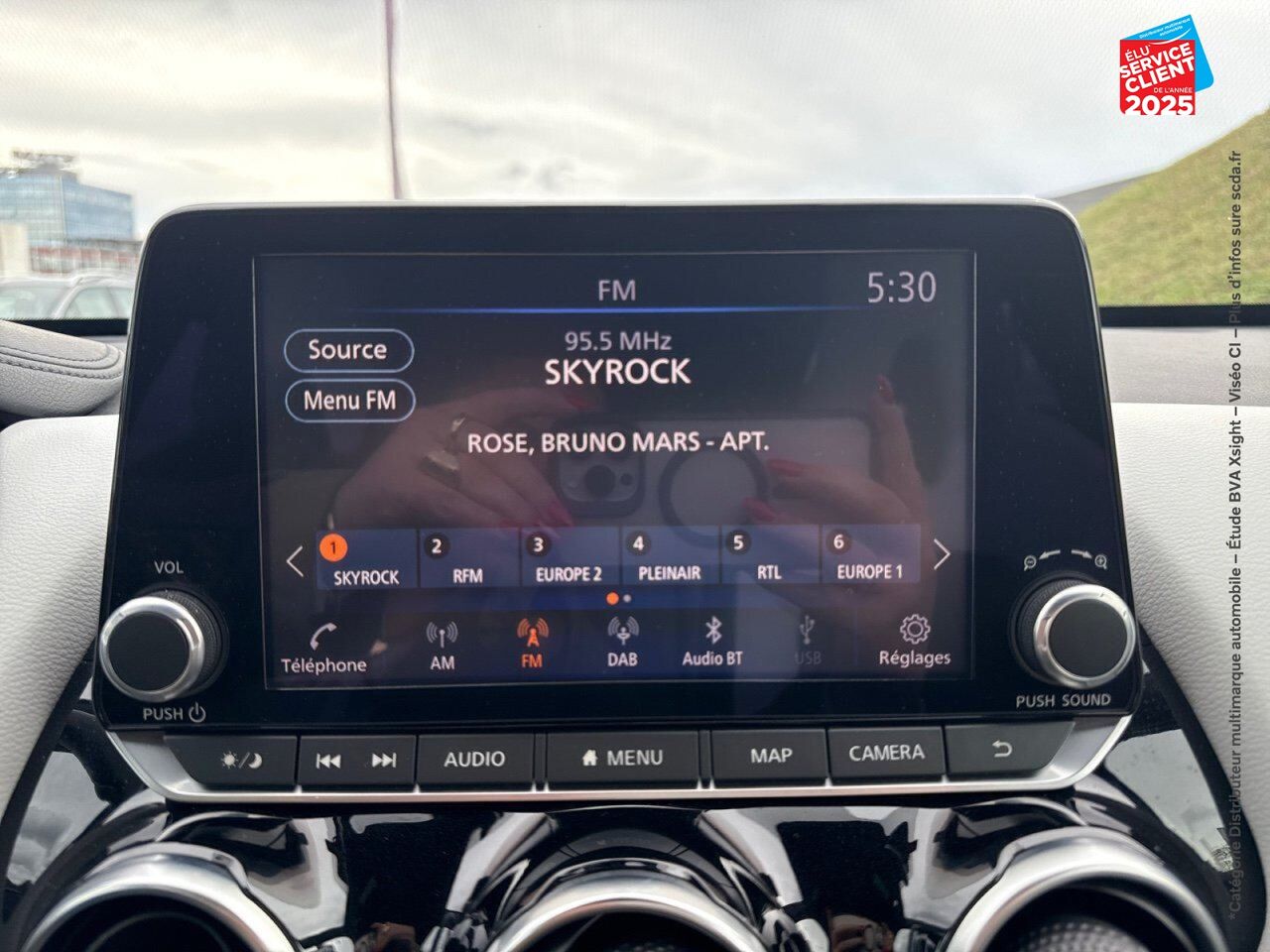 Véhicule d'occasion NISSAN JUKE 1.0 DIG-T 114CH N-DESIGN DCT 2021 SIEGES CHAUF GPS CAM360 BOSE chez Toyota Thionville