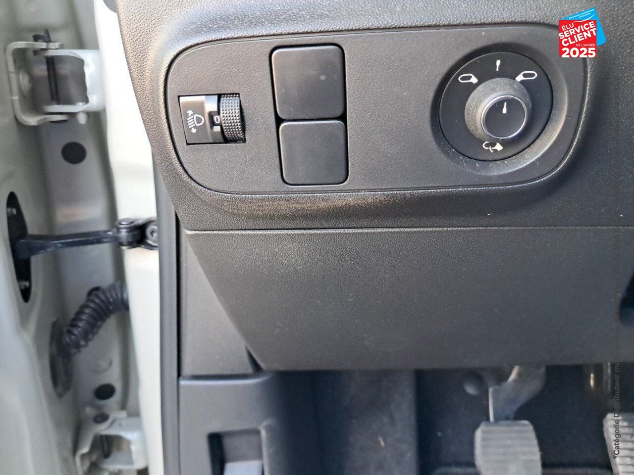 Véhicule d'occasion CITROEN C3 1.2 PURETECH 83CH SS SHINE PACK 123G chez Renault Sélestat