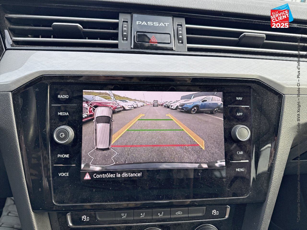 Véhicule d'occasion VOLKSWAGEN PASSAT SW 1.6 TDI 120CH CONFORTLINE BUSINESS DSG7 EURO6D-T GPS CAMERA RADAR AR AV chez Renault Saint-Louis