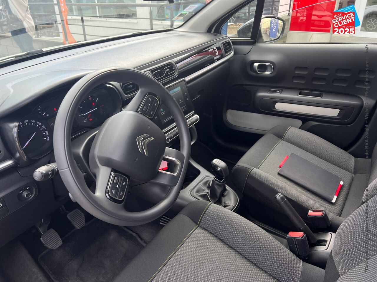 Véhicule d'occasion CITROEN C3 PURETECH 82CH GRAPHIC S/S E6.D-TEMP CARPLAY chez Renault Saint-Louis