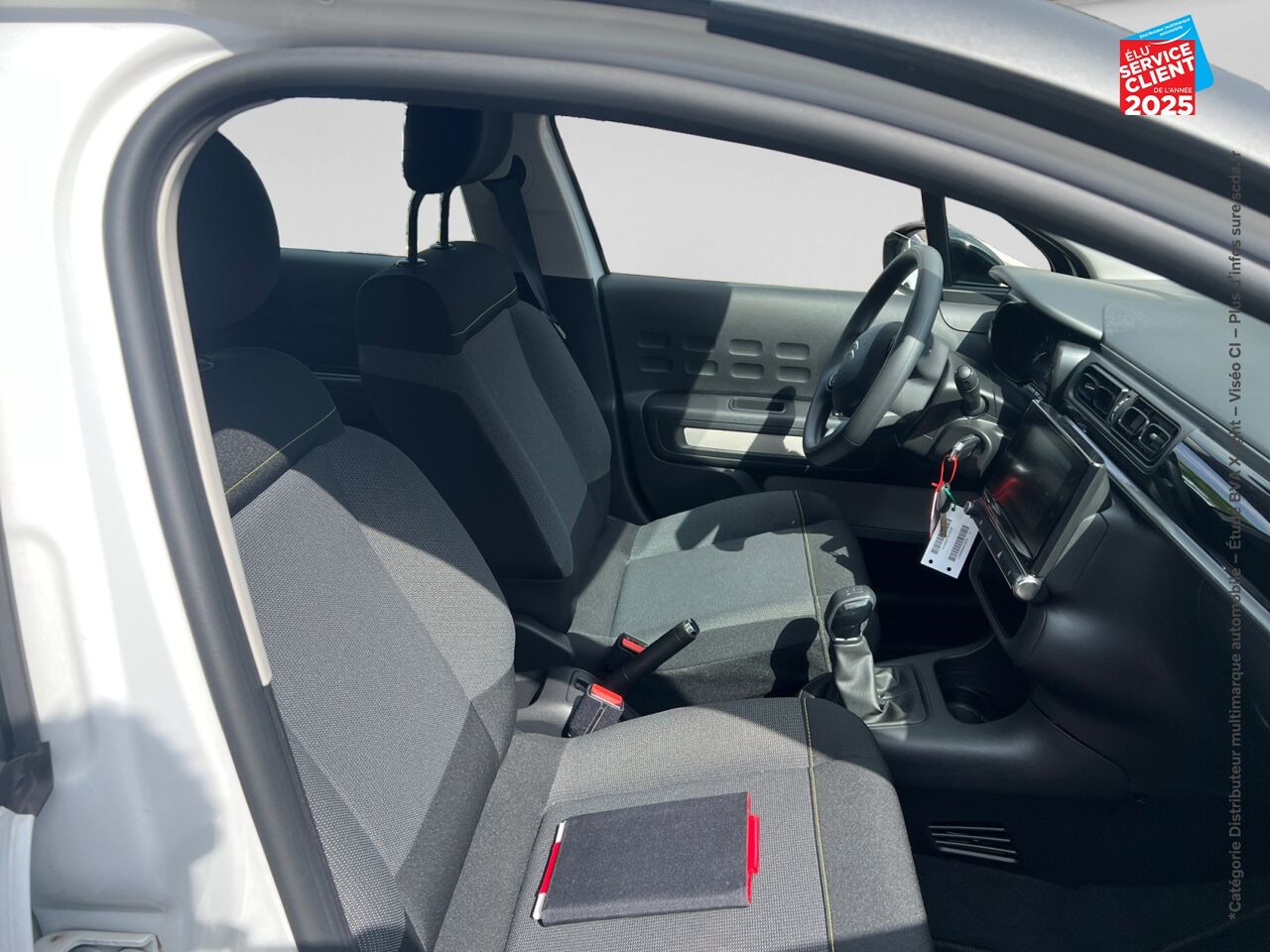 Véhicule d'occasion CITROEN C3 PURETECH 82CH GRAPHIC S/S E6.D-TEMP CARPLAY chez Renault Saint-Louis