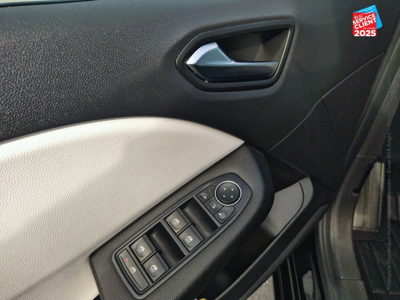 Véhicule d'occasion RENAULT CLIO 1.6 E-TECH 145CH FULL HYBRID TECHNO chez Opel Bar le Duc