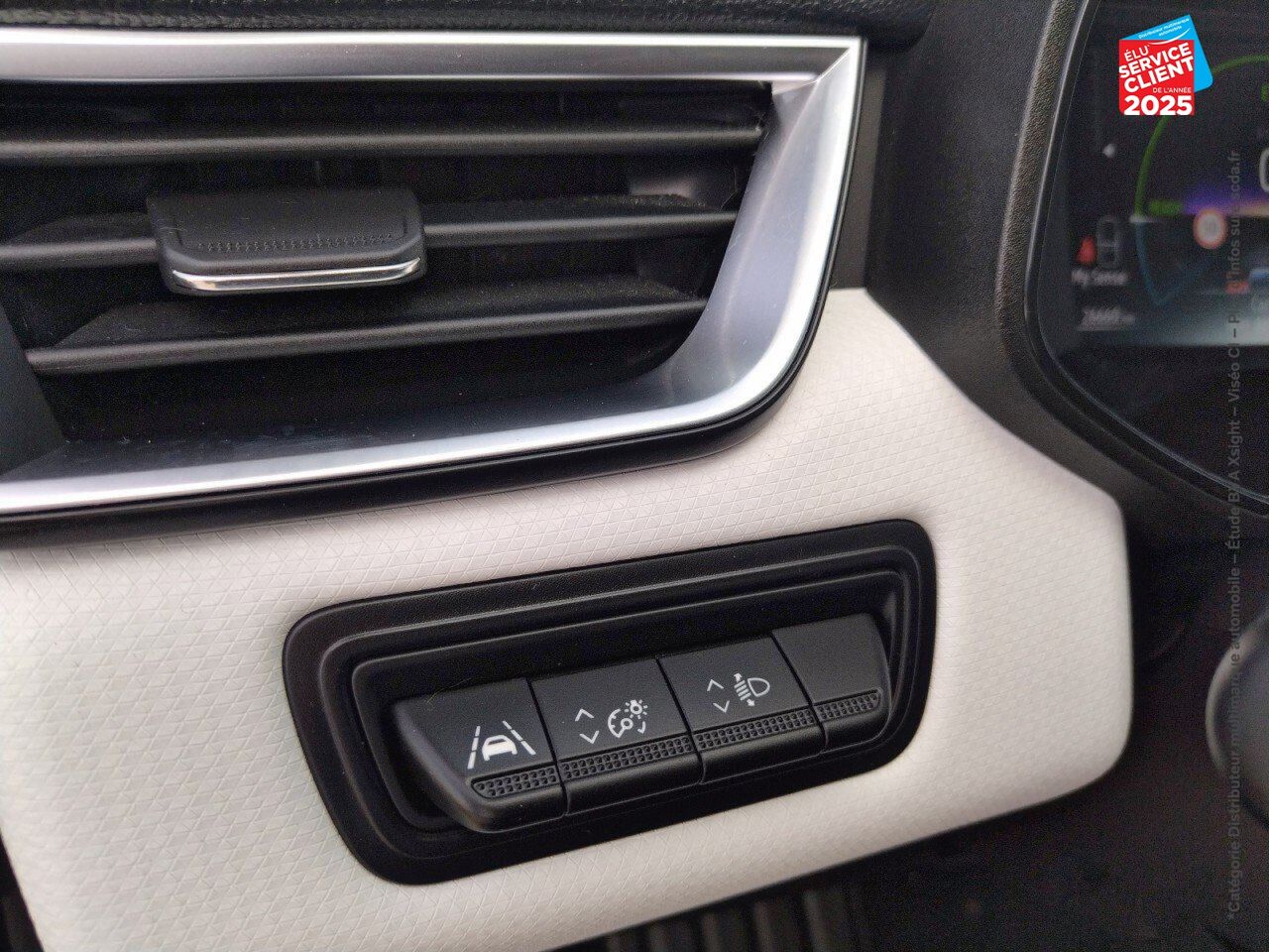Véhicule d'occasion RENAULT CLIO 1.6 E-TECH 145CH FULL HYBRID TECHNO chez Opel Bar le Duc
