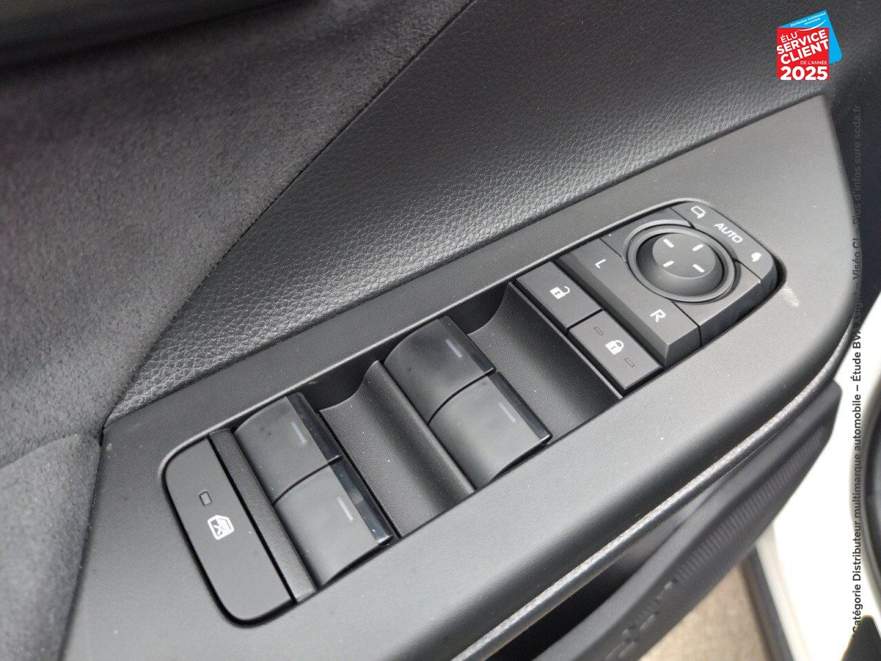 Véhicule d'occasion TOYOTA C-HR 2.0 HYBRIDE RECHARGEABLE 225CH COLLECTION NG23 chez Nissan Haguenau