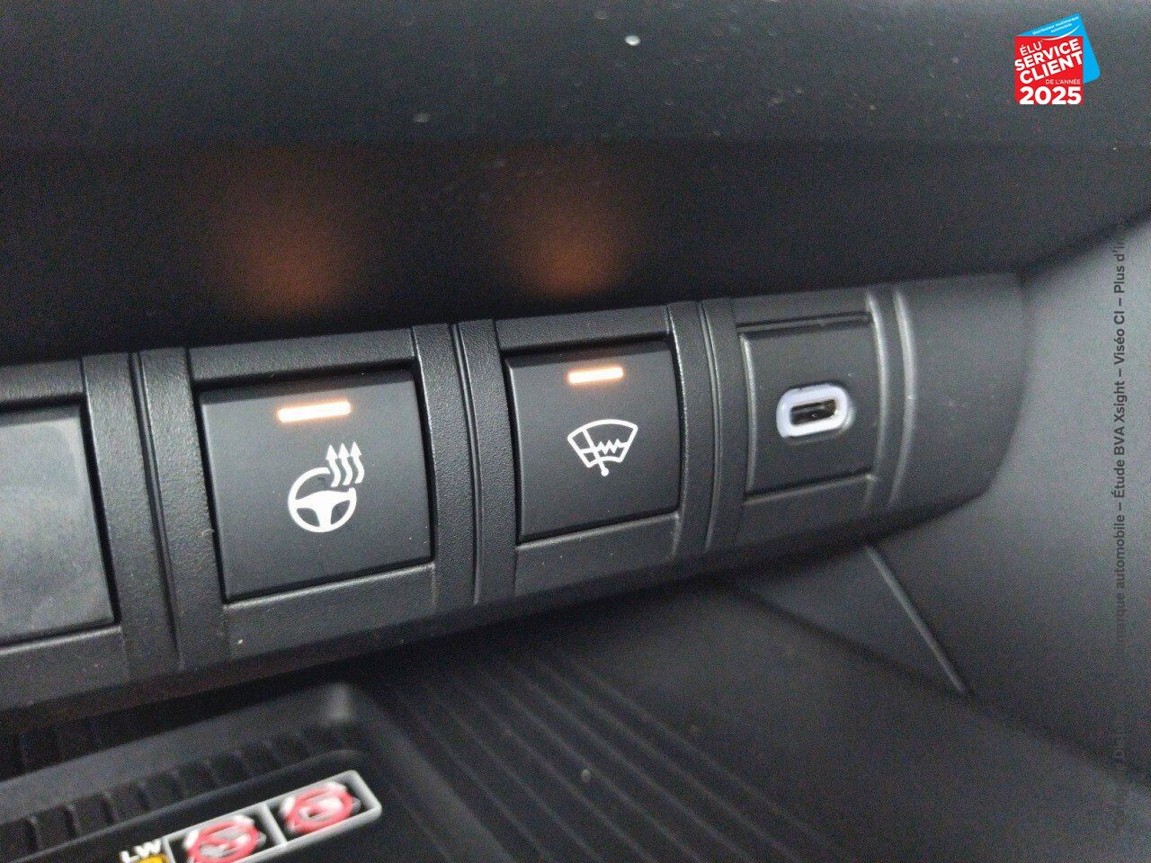 Véhicule d'occasion TOYOTA C-HR 2.0 HYBRIDE RECHARGEABLE 225CH COLLECTION NG23 chez Nissan Haguenau