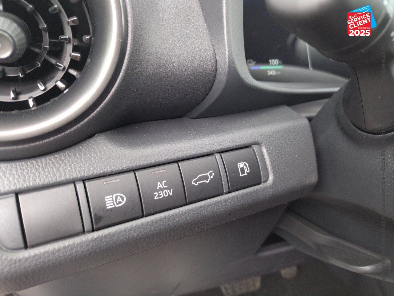 Véhicule d'occasion TOYOTA C-HR 2.0 HYBRIDE RECHARGEABLE 225CH COLLECTION NG23 chez Nissan Haguenau