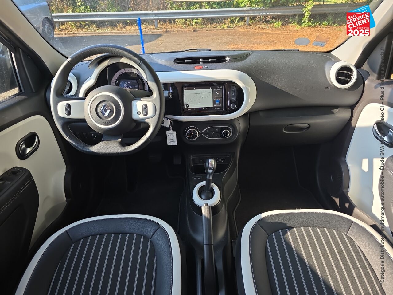 Véhicule d'occasion RENAULT TWINGO E-TECH ELECTRIC TECHNO R80 ACHAT INTEGRAL CAMERA GPS chez Toyota Thionville