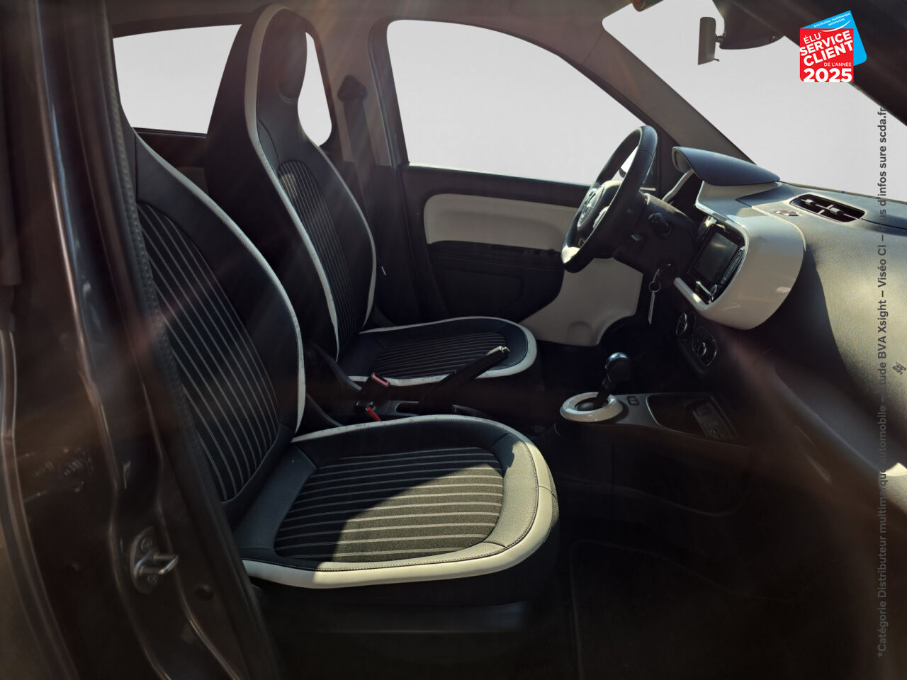 Véhicule d'occasion RENAULT TWINGO E-TECH ELECTRIC TECHNO R80 ACHAT INTEGRAL CAMERA GPS chez Toyota Thionville