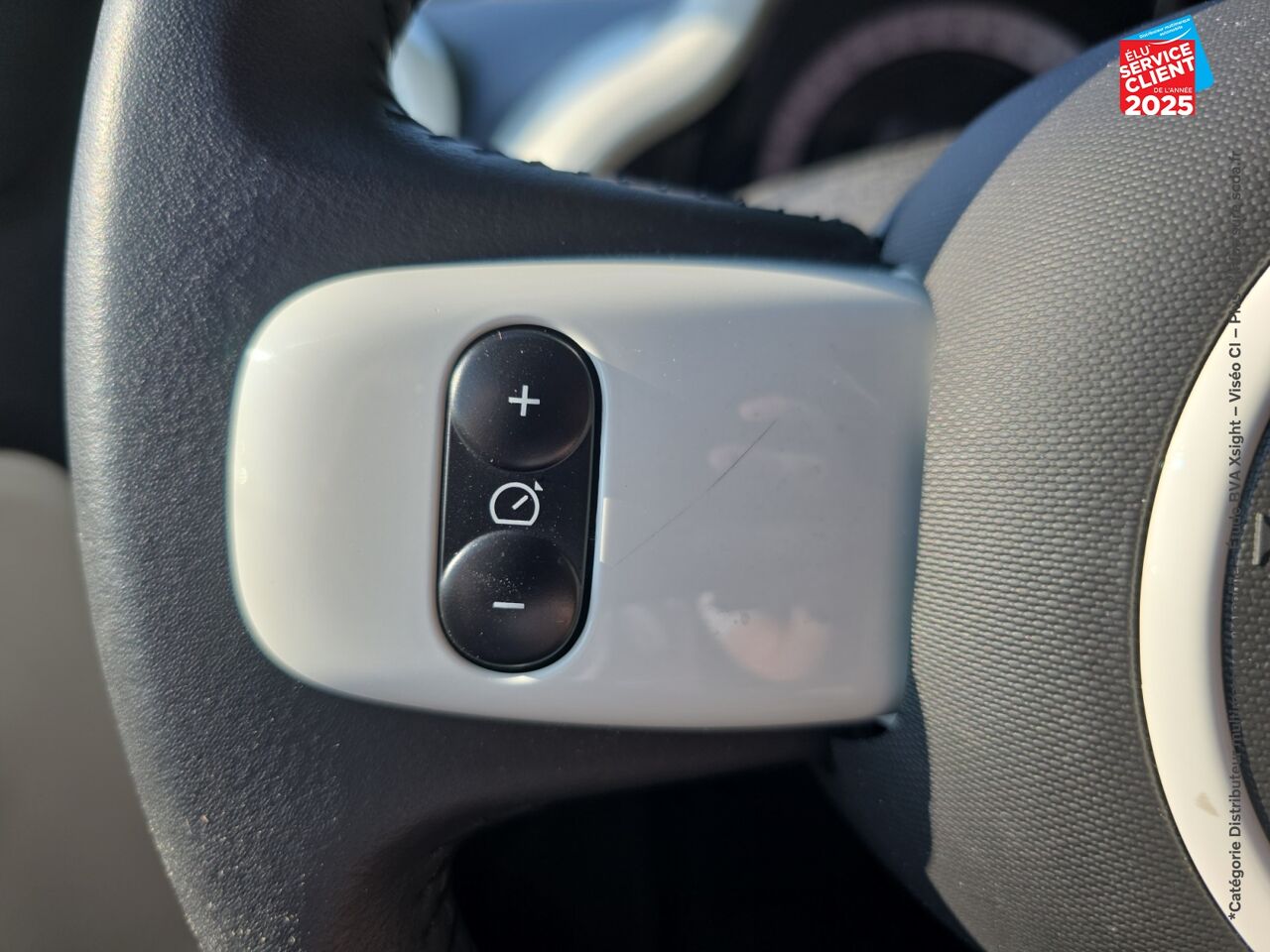Véhicule d'occasion RENAULT TWINGO E-TECH ELECTRIC TECHNO R80 ACHAT INTEGRAL CAMERA GPS chez Toyota Thionville