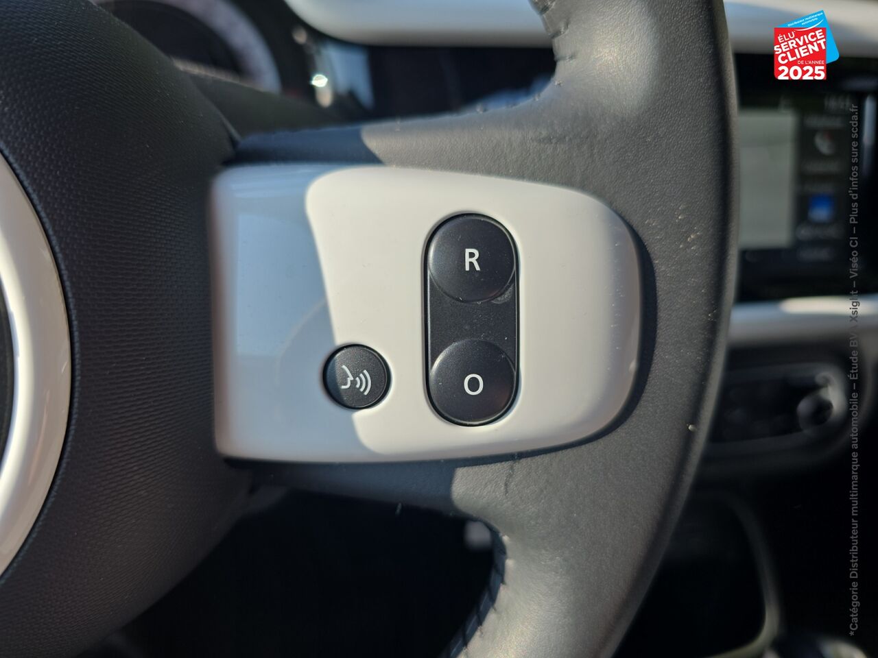 Véhicule d'occasion RENAULT TWINGO E-TECH ELECTRIC TECHNO R80 ACHAT INTEGRAL CAMERA GPS chez Toyota Thionville
