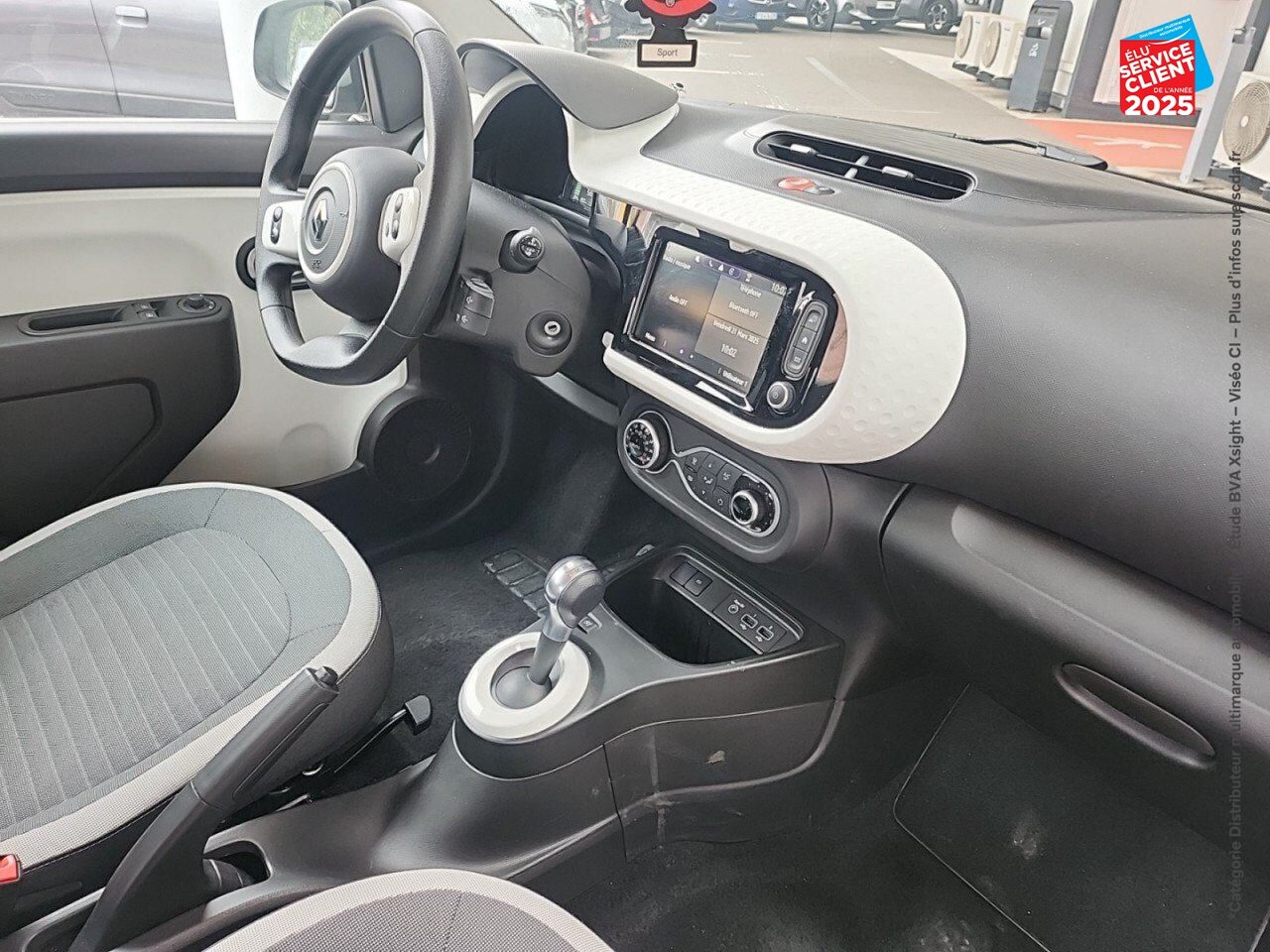 Véhicule d'occasion RENAULT TWINGO E-TECH ELECTRIC EQUILIBRE R80 ACHAT INTEGRAL chez Nissan Strasbourg
