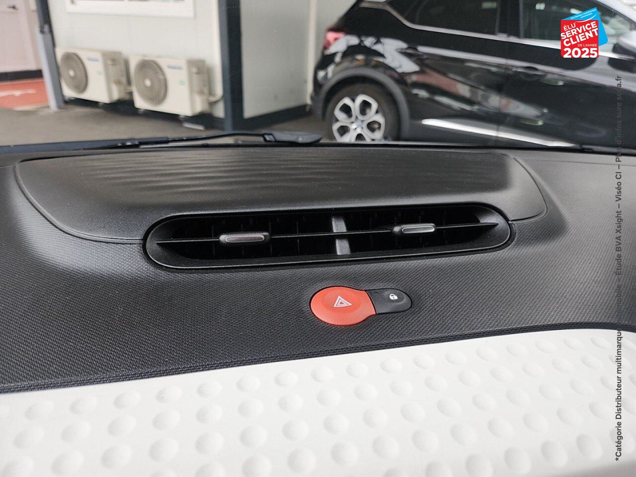 Véhicule d'occasion RENAULT TWINGO E-TECH ELECTRIC EQUILIBRE R80 ACHAT INTEGRAL chez Nissan Strasbourg