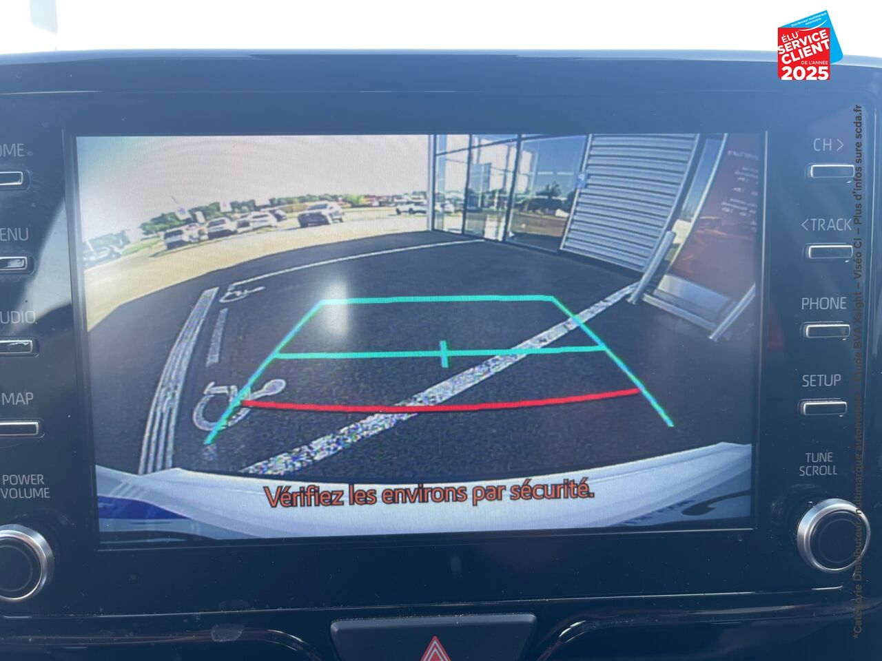 Véhicule d'occasion TOYOTA YARIS CROSS 116H DYNAMIC BUSINESS AWD-I + PROGRAMME BEYOND ZERO ACADEMY MY21 chez Toyota Bar le Duc