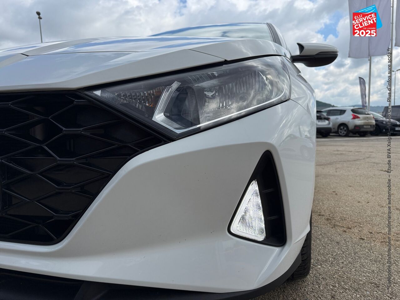 Véhicule d'occasion HYUNDAI I20 1.0 T-GDI 100CH HYBRID CREATIVE DCT-7 CAMERA chez Renault Colmar
