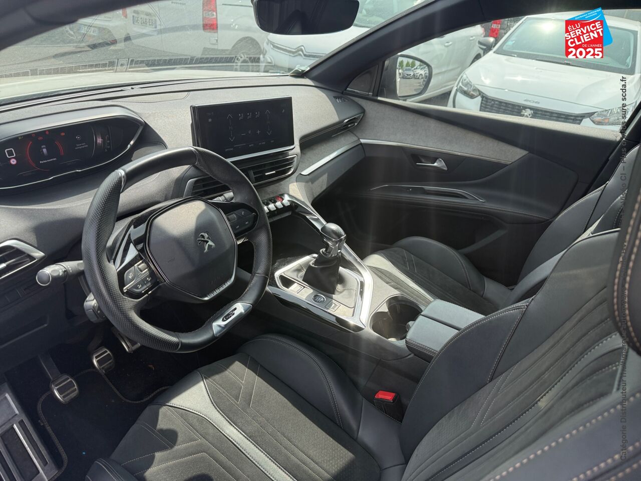 Véhicule d'occasion PEUGEOT 5008 1.2 PURETECH 130CH SS GT chez Hyundai Chalons