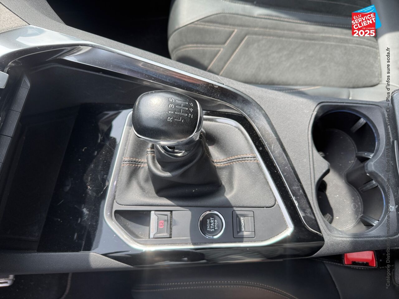 Véhicule d'occasion PEUGEOT 5008 1.2 PURETECH 130CH SS GT chez Hyundai Chalons