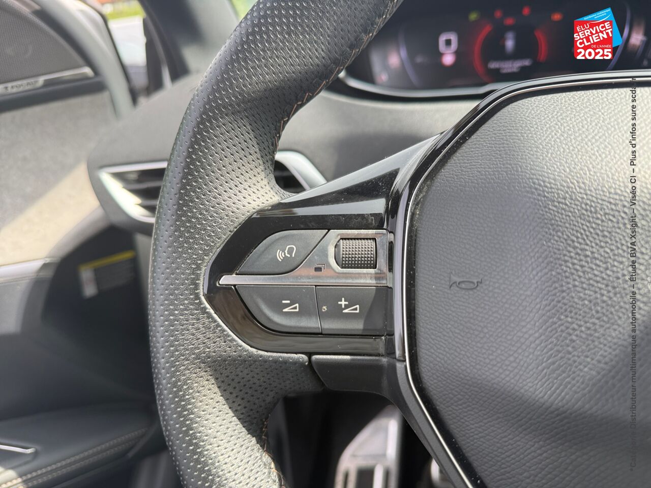 Véhicule d'occasion PEUGEOT 5008 1.2 PURETECH 130CH SS GT chez Hyundai Chalons