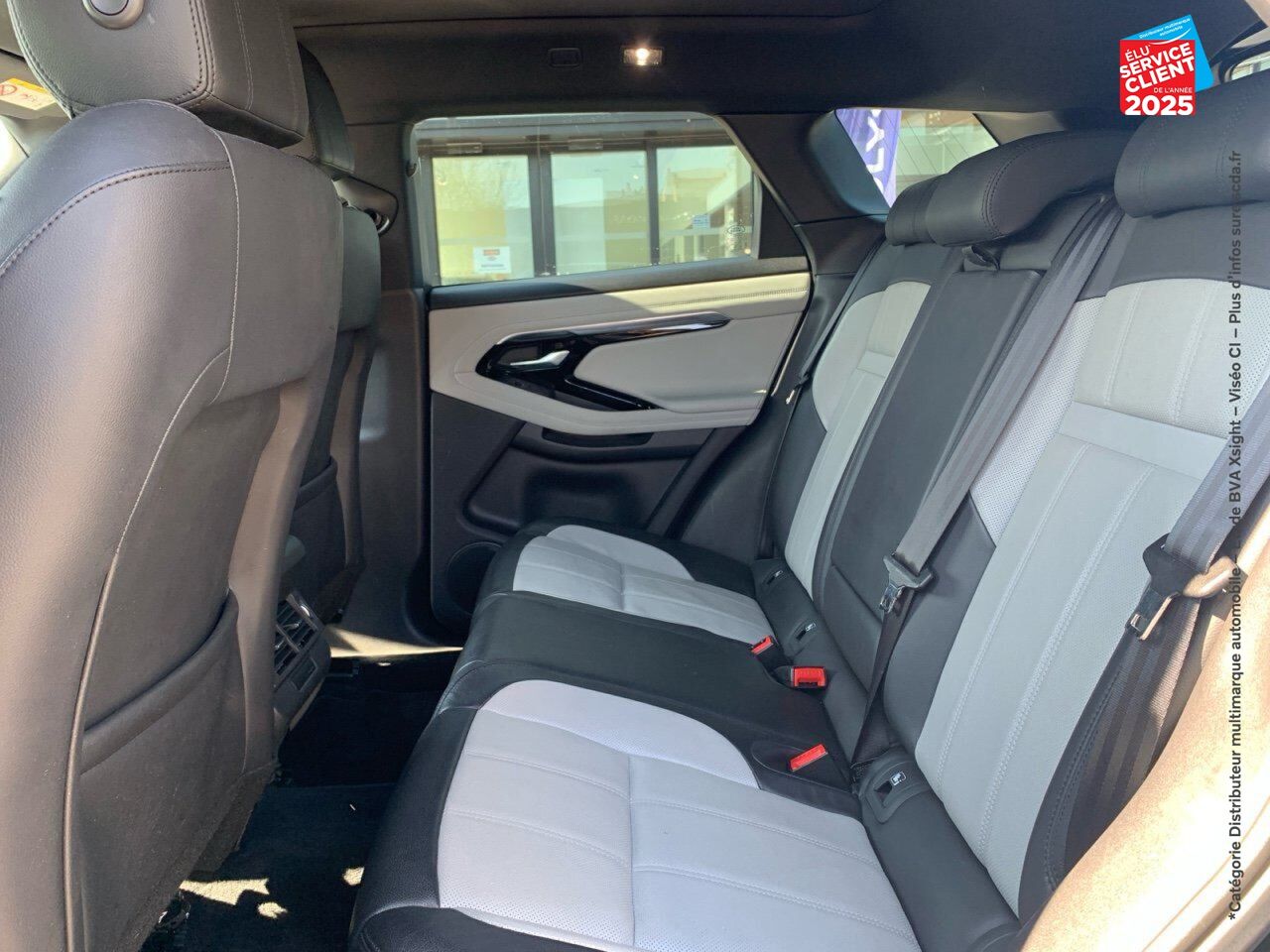 Véhicule d'occasion LAND-ROVER RANGE ROVER EVOQUE 2.0 D 180CH R-DYNAMIC S AWD BVA TPANO SIEGES CUIR GPS CAMERA CARPLAY chez Renault Saint-Louis