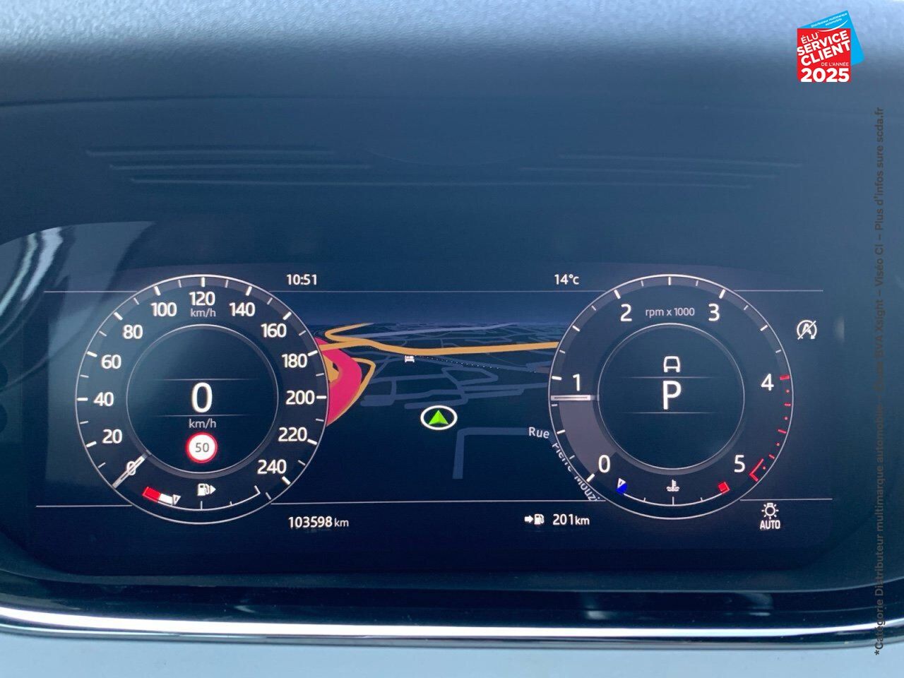 Véhicule d'occasion LAND-ROVER RANGE ROVER EVOQUE 2.0 D 180CH R-DYNAMIC S AWD BVA TPANO SIEGES CUIR GPS CAMERA CARPLAY chez Renault Saint-Louis