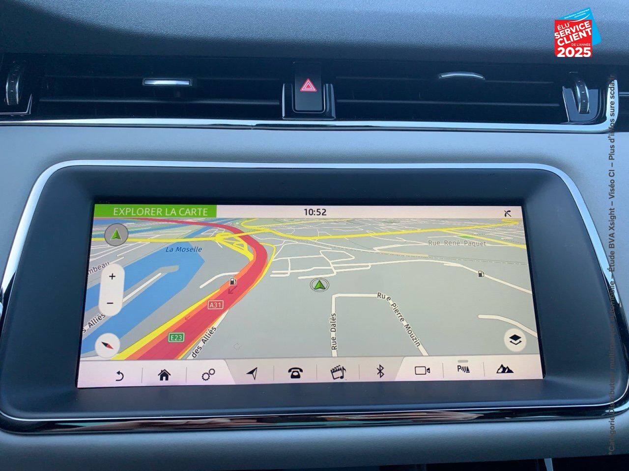Véhicule d'occasion LAND-ROVER RANGE ROVER EVOQUE 2.0 D 180CH R-DYNAMIC S AWD BVA TPANO SIEGES CUIR GPS CAMERA CARPLAY chez Renault Saint-Louis