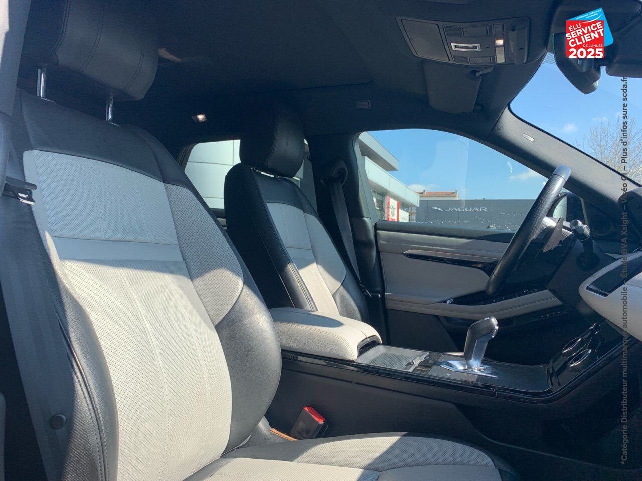 Véhicule d'occasion LAND-ROVER RANGE ROVER EVOQUE 2.0 D 180CH R-DYNAMIC S AWD BVA TPANO SIEGES CUIR GPS CAMERA CARPLAY chez Renault Saint-Louis