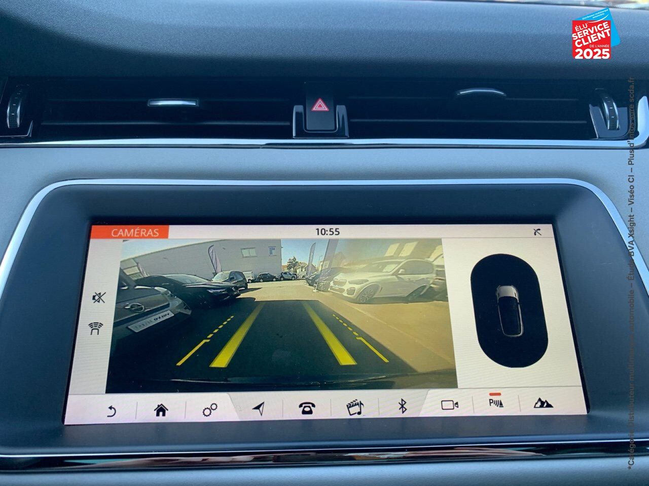 Véhicule d'occasion LAND-ROVER RANGE ROVER EVOQUE 2.0 D 180CH R-DYNAMIC S AWD BVA TPANO SIEGES CUIR GPS CAMERA CARPLAY chez Renault Saint-Louis