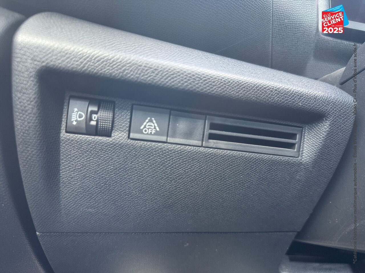 Véhicule d'occasion CITROEN C4 BLUEHDI 110CH S/S FEEL PACK BUSINESS chez Renault Saint-Louis