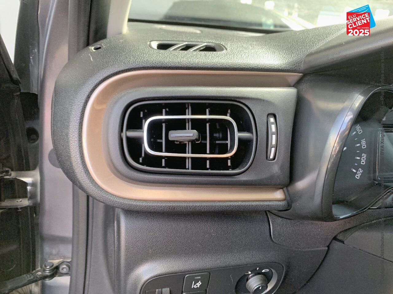 Véhicule d'occasion CITROEN C3 PURETECH 82CH ORIGINS S/S E6.D chez Toyota Verdun