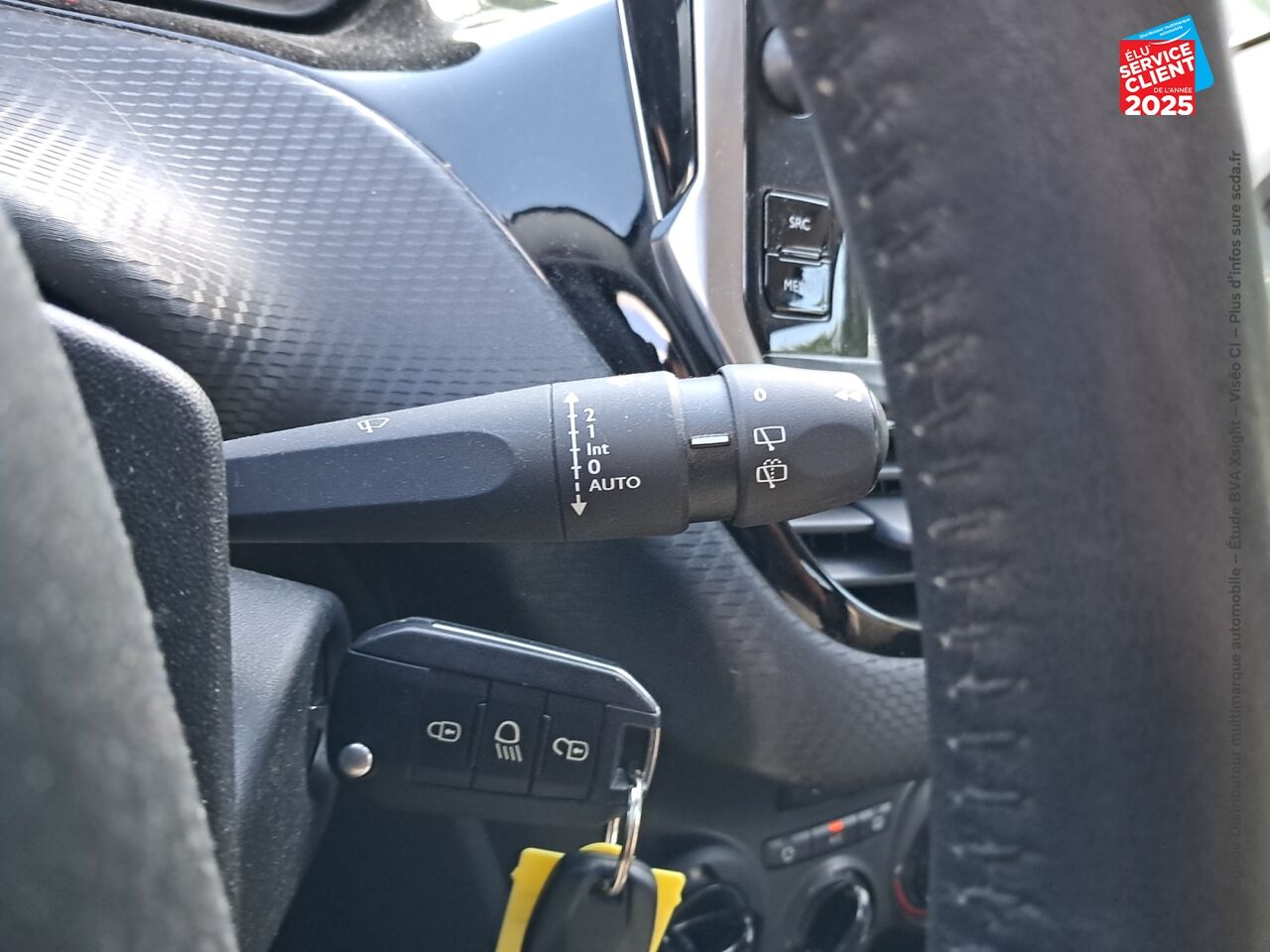 Véhicule d'occasion PEUGEOT 2008 1.2 PURETECH 82CH STYLE chez Renault Saint-Louis