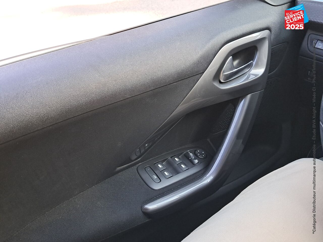 Véhicule d'occasion PEUGEOT 2008 1.2 PURETECH 82CH STYLE chez Renault Saint-Louis