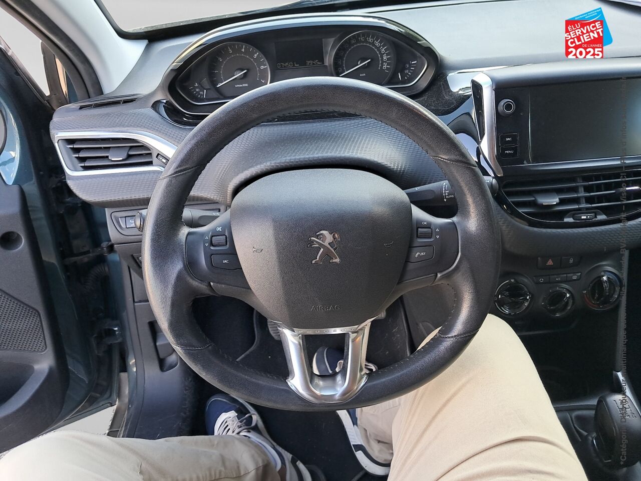 Véhicule d'occasion PEUGEOT 2008 1.2 PURETECH 82CH STYLE chez Renault Saint-Louis