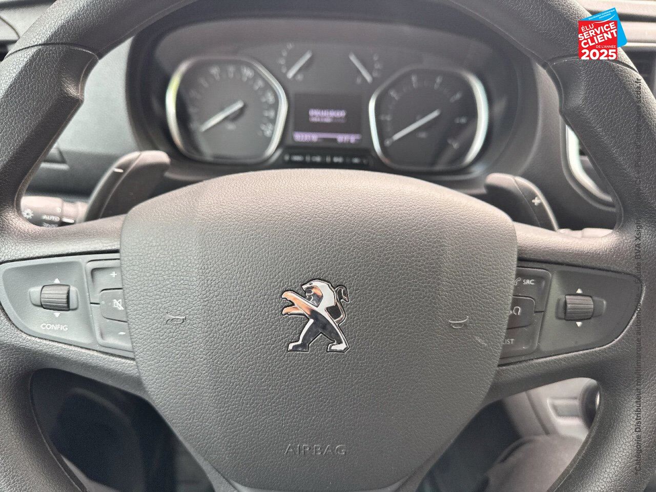 Véhicule d'occasion PEUGEOT EXPERT FG M 2.0 BLUEHDI 180CH SS PACK ASPHALT EAT8 GPS CAMERA chez Renault Saint-Louis