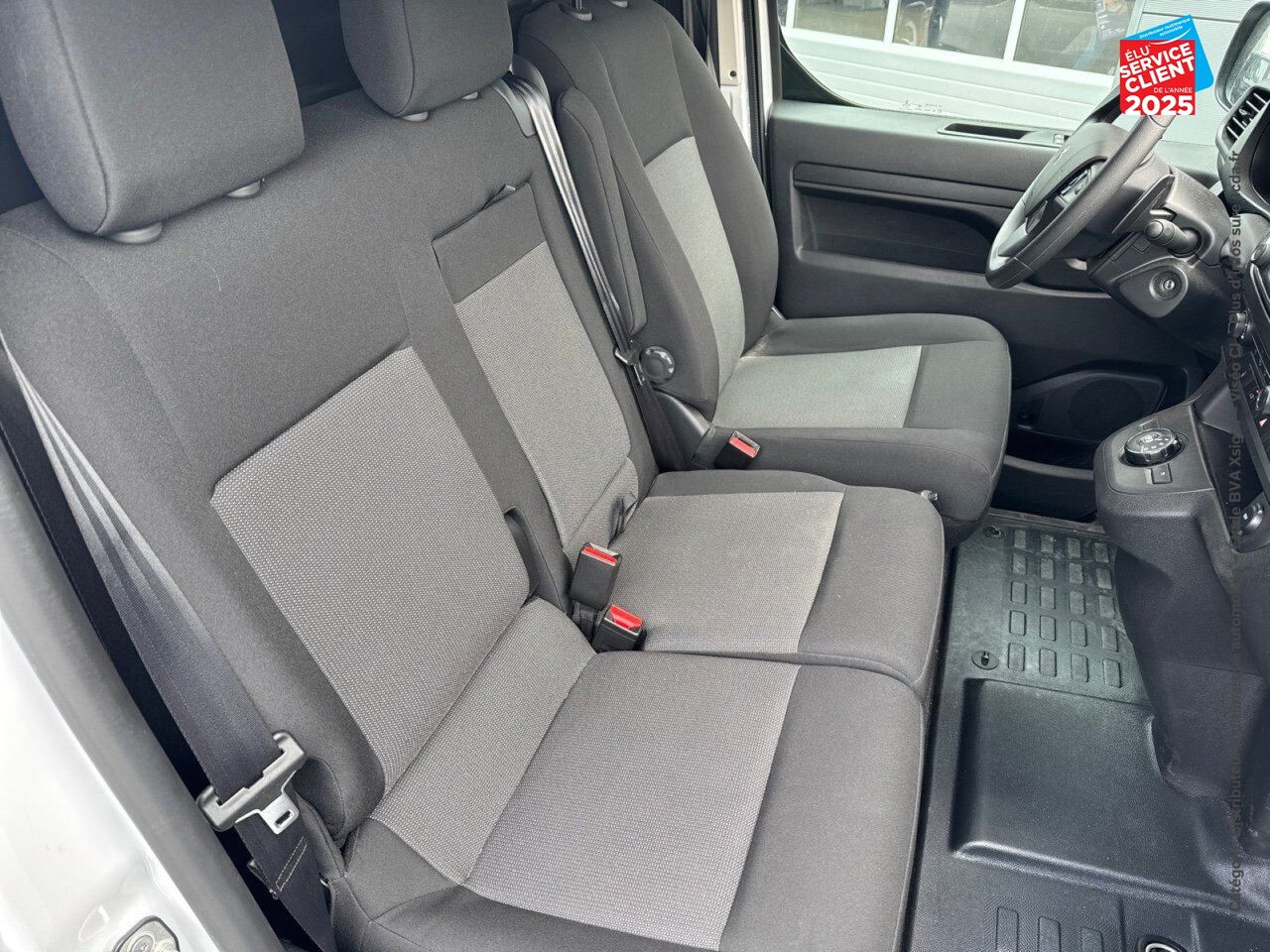 Véhicule d'occasion PEUGEOT EXPERT FG M 2.0 BLUEHDI 180CH SS PACK ASPHALT EAT8 GPS CAMERA chez Renault Saint-Louis