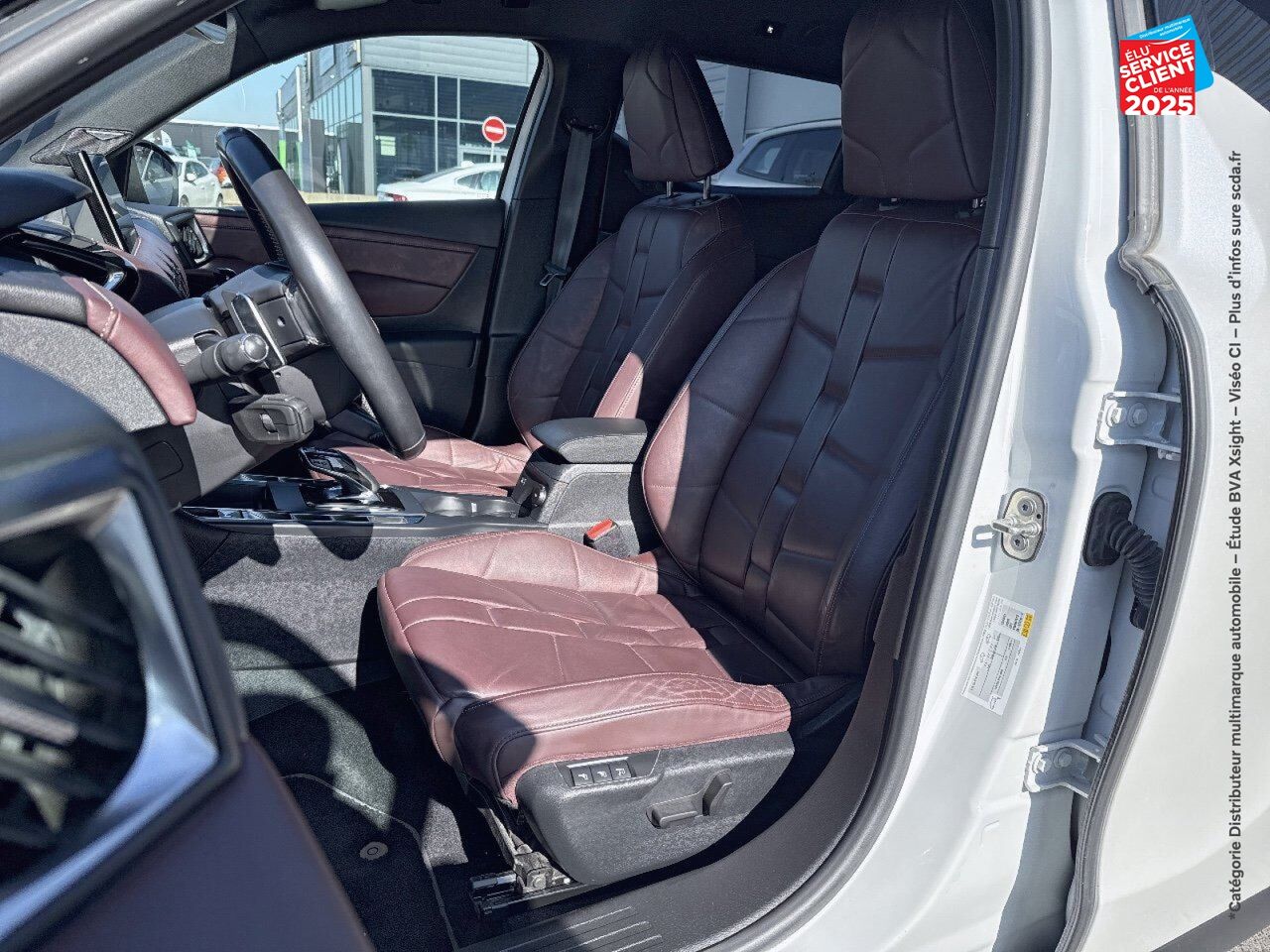 Véhicule d'occasion DS DS 3 CROSSBACK PURETECH 155CH LA PREMIERE AUTOMATIQUE 126G SIEGES CHAUF/CUIR GPS CARPLAY HUD chez Renault Saint-Louis