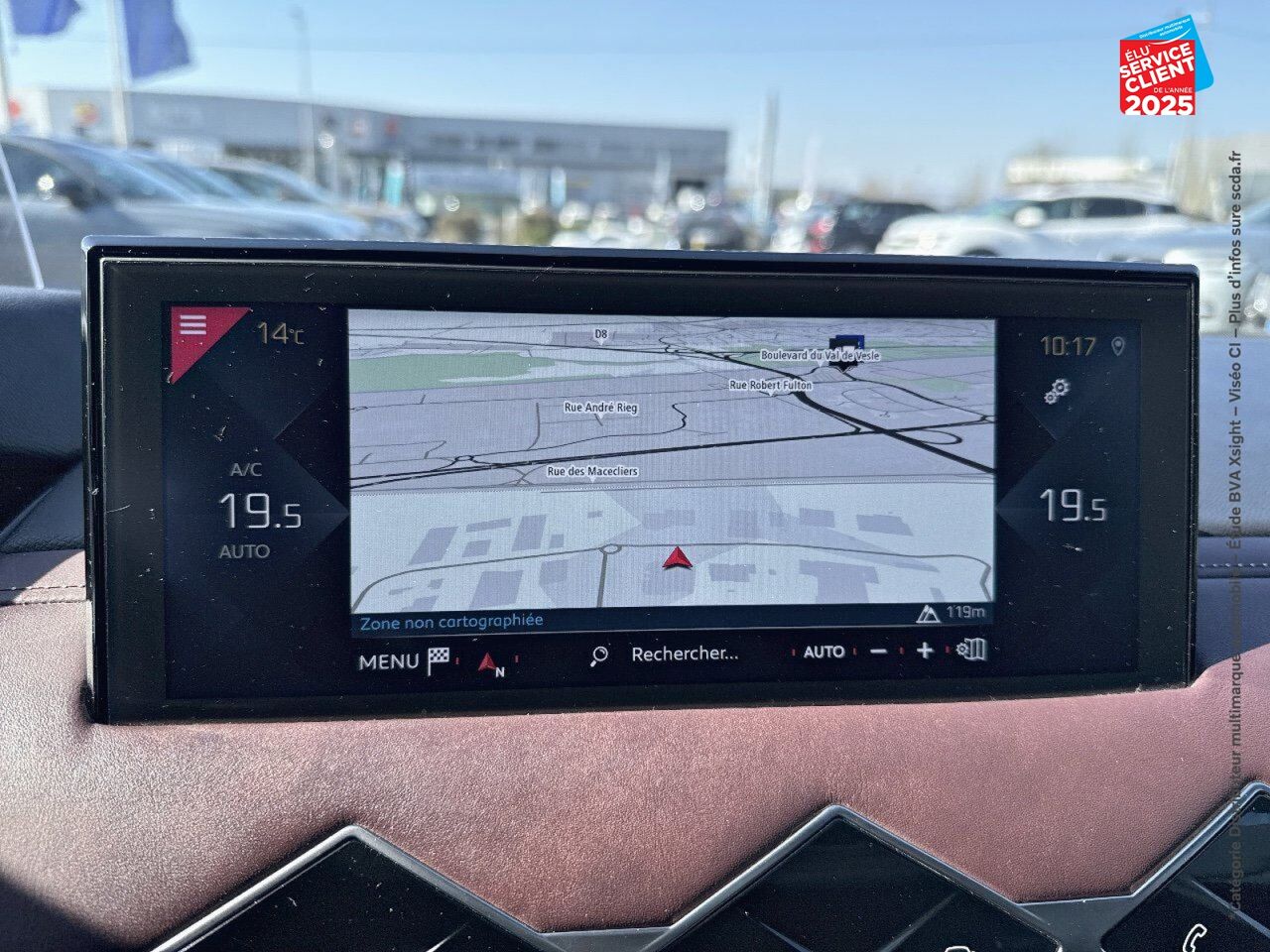 Véhicule d'occasion DS DS 3 CROSSBACK PURETECH 155CH LA PREMIERE AUTOMATIQUE 126G SIEGES CHAUF/CUIR GPS CARPLAY HUD chez Renault Saint-Louis
