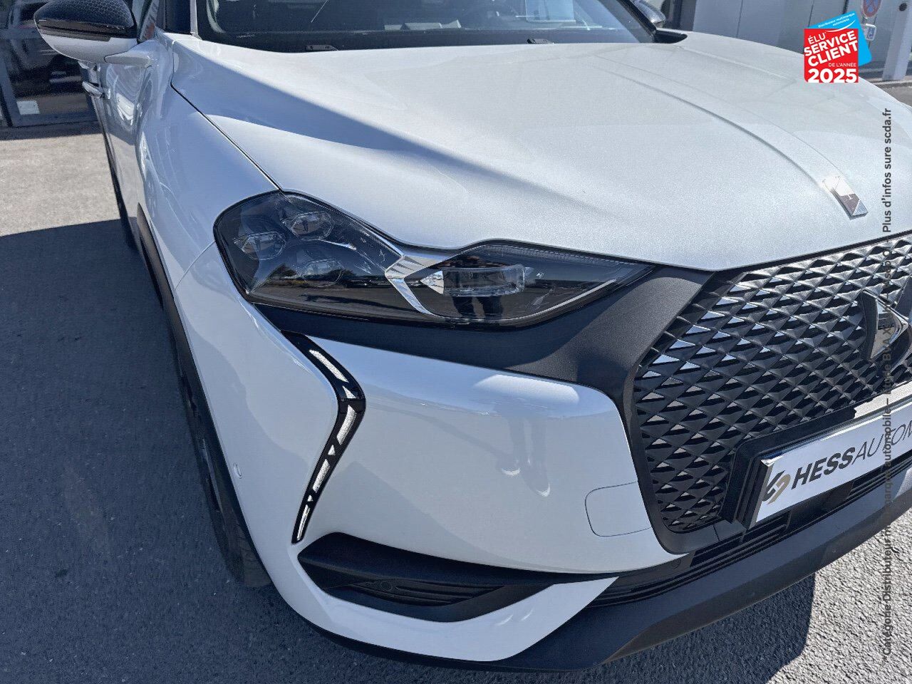Véhicule d'occasion DS DS 3 CROSSBACK PURETECH 155CH LA PREMIERE AUTOMATIQUE 126G SIEGES CHAUF/CUIR GPS CARPLAY HUD chez Renault Saint-Louis