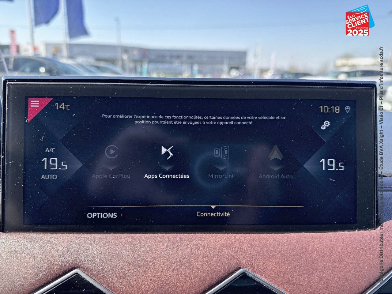 Véhicule d'occasion DS DS 3 CROSSBACK PURETECH 155CH LA PREMIERE AUTOMATIQUE 126G SIEGES CHAUF/CUIR GPS CARPLAY HUD chez Renault Saint-Louis