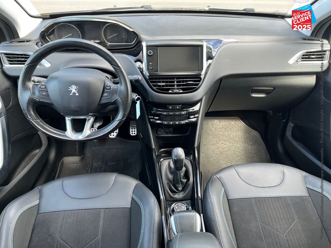 Véhicule d'occasion PEUGEOT 2008 1.2 PURETECH 110CH CROSSWAY SS chez Renault Saint-Louis