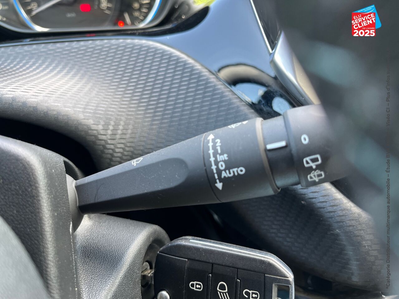 Véhicule d'occasion PEUGEOT 2008 1.2 PURETECH 110CH CROSSWAY SS chez Renault Saint-Louis