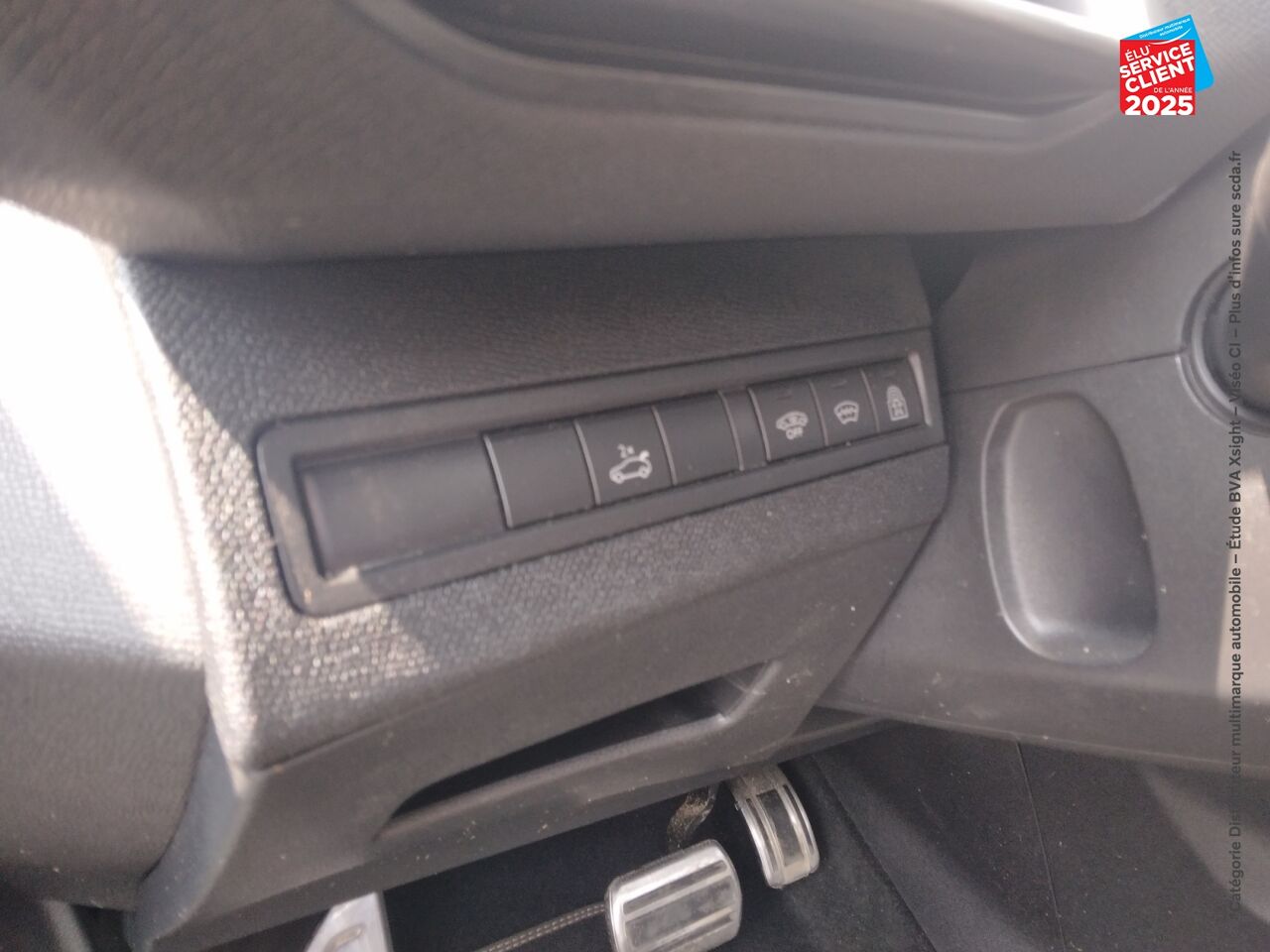 Véhicule d'occasion PEUGEOT 5008 2.0 BLUEHDI 180CH S/S GT EAT8 TOUVRANT SIEGES CHAUF/CUIR GPS CAMERA CARPLAY ATTELAGE chez Renault Saint-Louis
