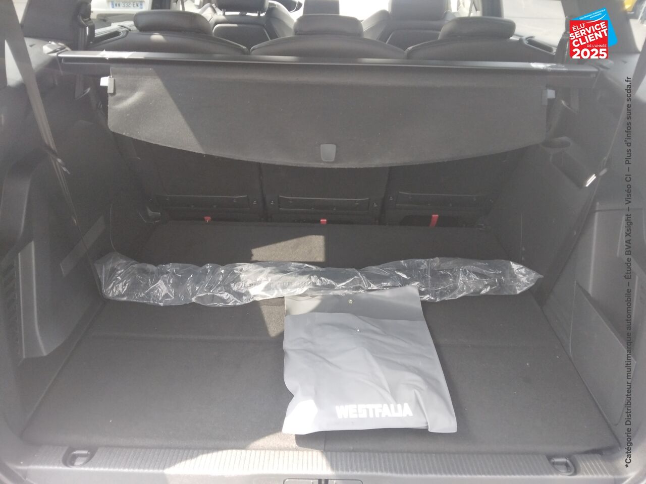 Véhicule d'occasion PEUGEOT 5008 2.0 BLUEHDI 180CH S/S GT EAT8 TOUVRANT SIEGES CHAUF/CUIR GPS CAMERA CARPLAY ATTELAGE chez Renault Saint-Louis