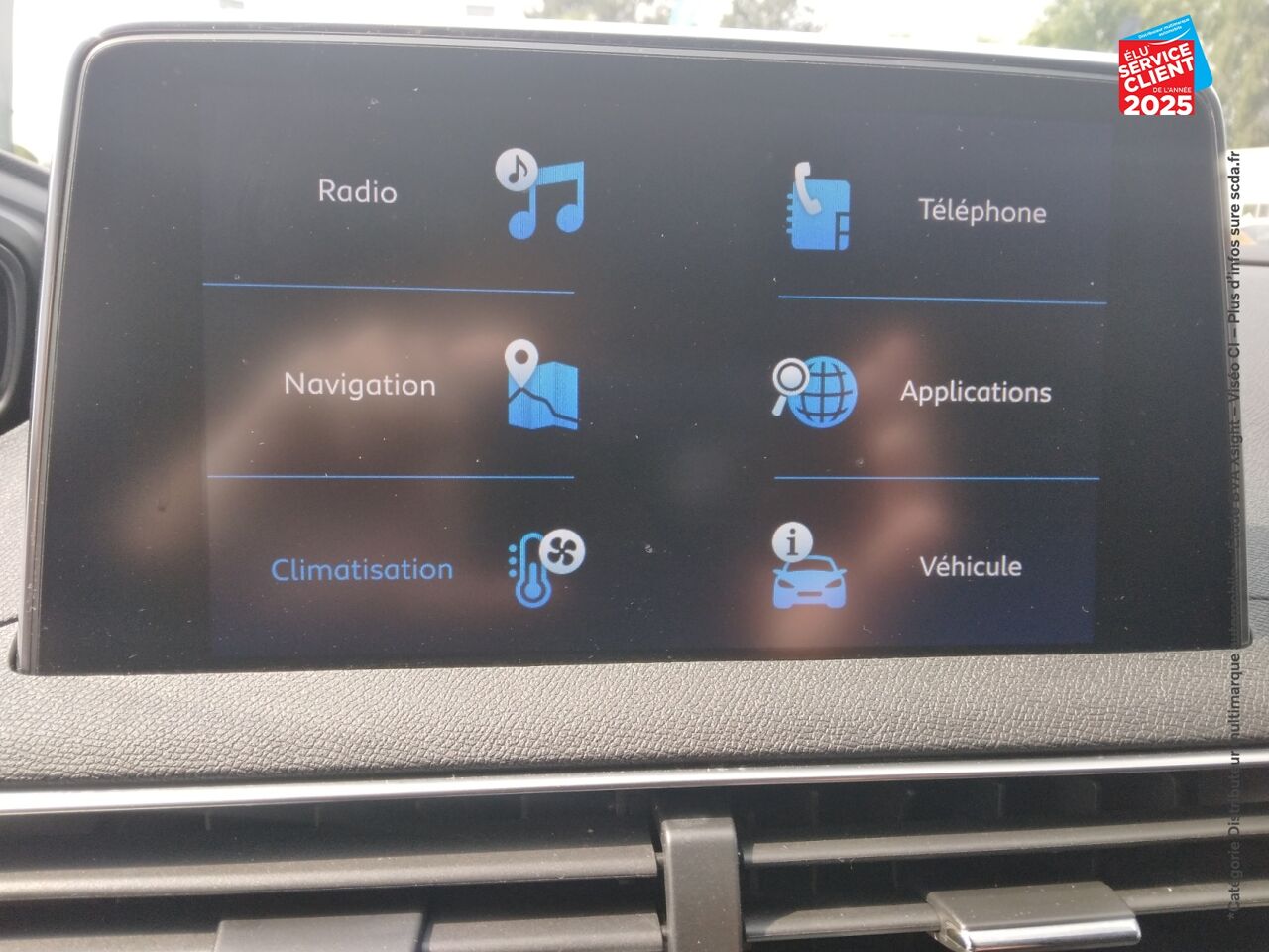 Véhicule d'occasion PEUGEOT 5008 2.0 BLUEHDI 180CH S/S GT EAT8 TOUVRANT SIEGES CHAUF/CUIR GPS CAMERA CARPLAY ATTELAGE chez Renault Saint-Louis