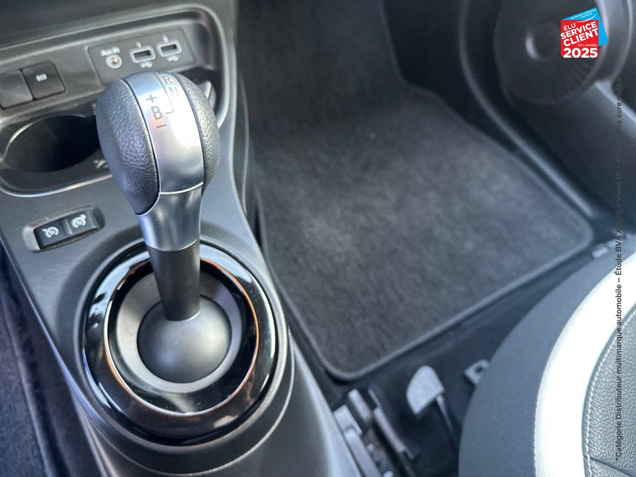 Véhicule d'occasion RENAULT TWINGO E-TECH ELECTRIC URBAN NIGHT R80 ACHAT INTEGRAL GPS chez Toyota Bar le Duc