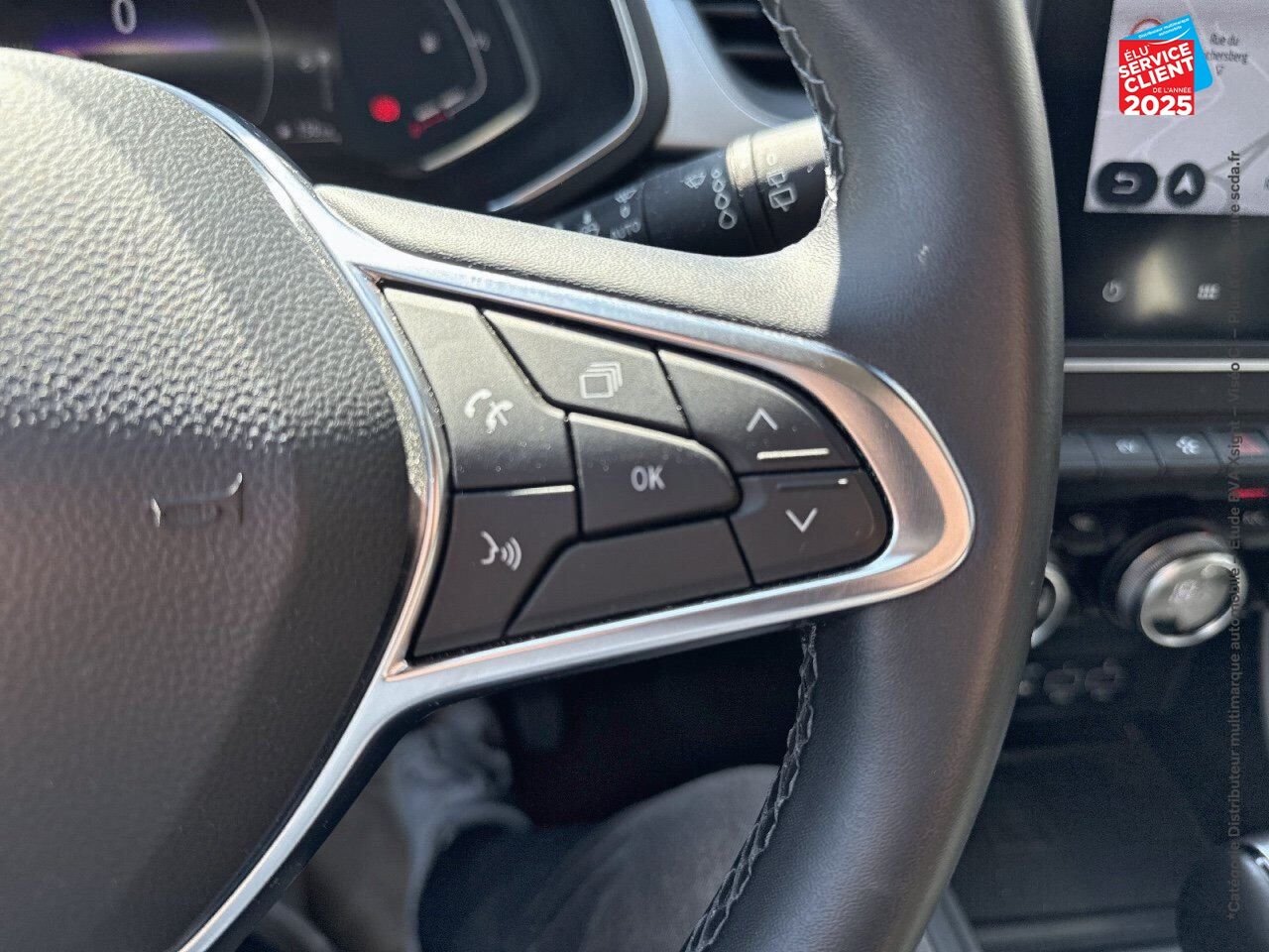 Véhicule d'occasion RENAULT CAPTUR 1.6 E-TECH HYBRIDE 145CH INTENS -21 GPS CAMERA chez Renault Saint-Louis