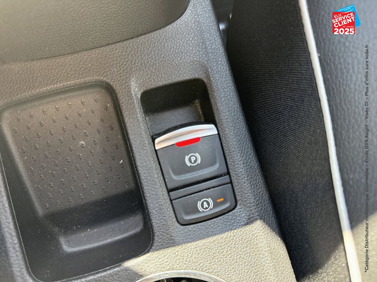 Véhicule d'occasion RENAULT CAPTUR 1.6 E-TECH HYBRIDE 145CH INTENS -21 GPS CAMERA chez Renault Saint-Louis